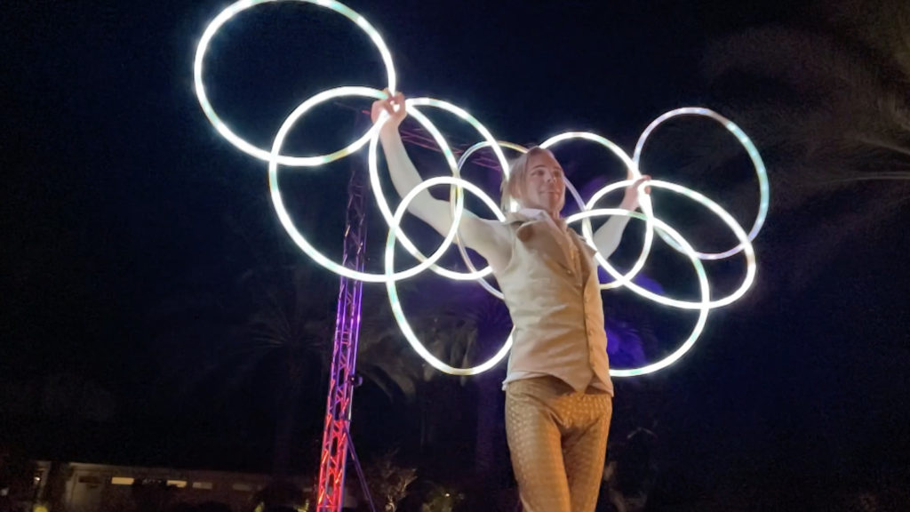 LED Performance - Morphic LED-Hoops, Illuminated Acts, LED Fans, Poi, Clubs and more